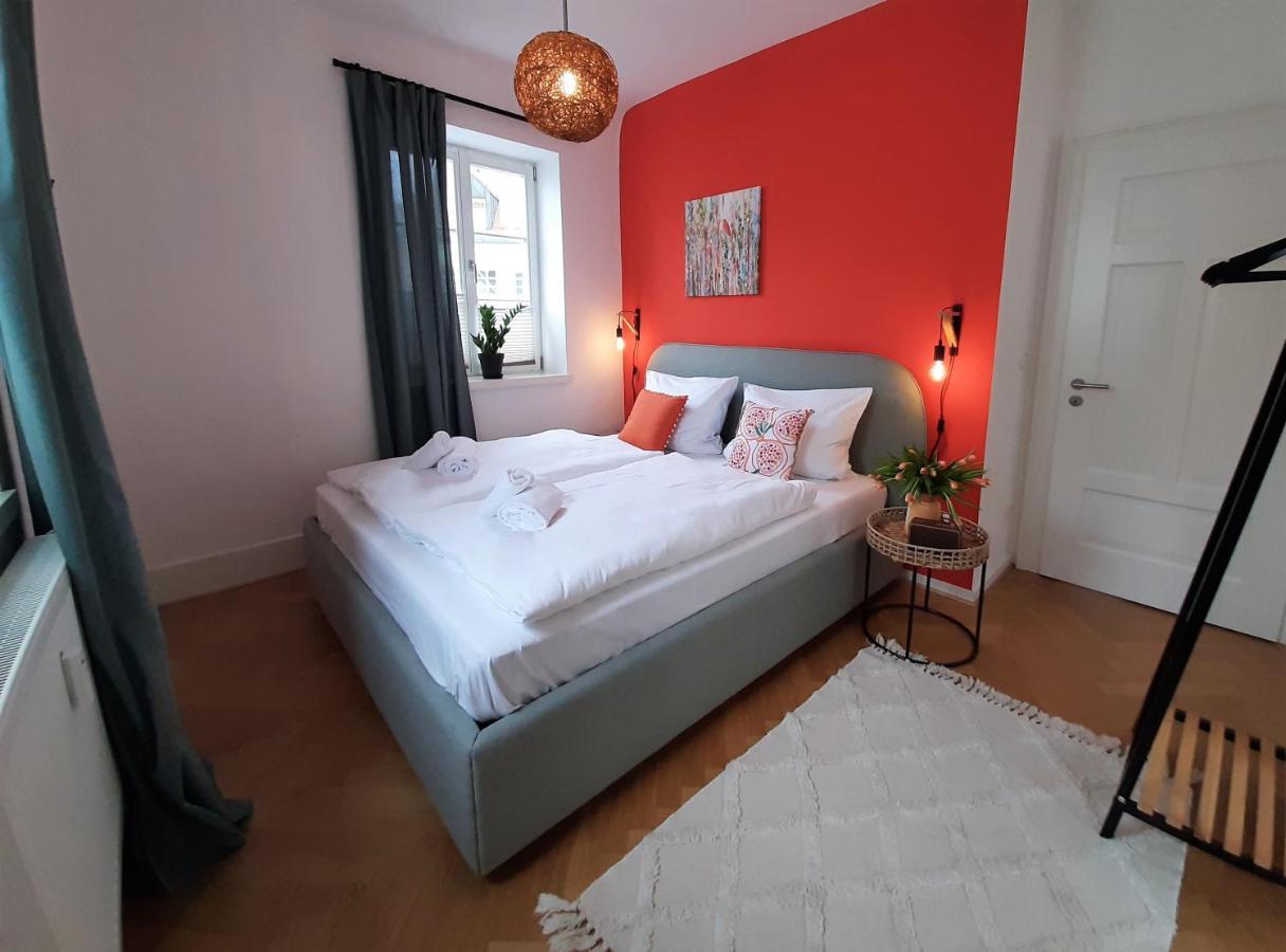 Apartment 4-6 Personen I 80Qm I Altstadt I Dachterasse I Parkplatz Straubing Bagian luar foto